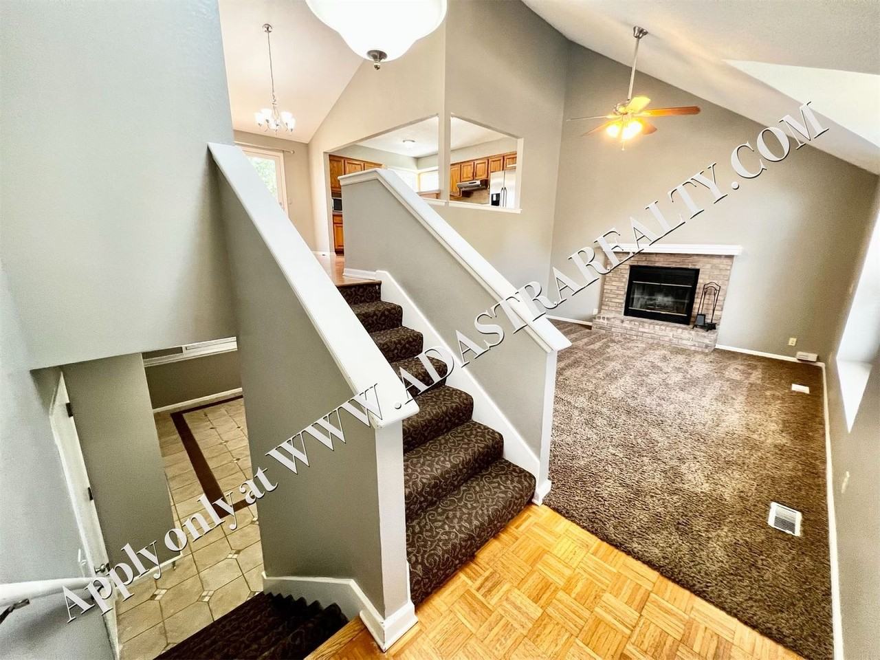 6205 W 158th Ter - Photo 3 of 33
