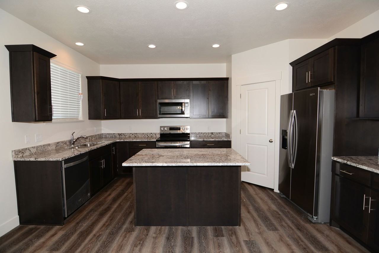 44 W 930 S - Photo 2 of 9