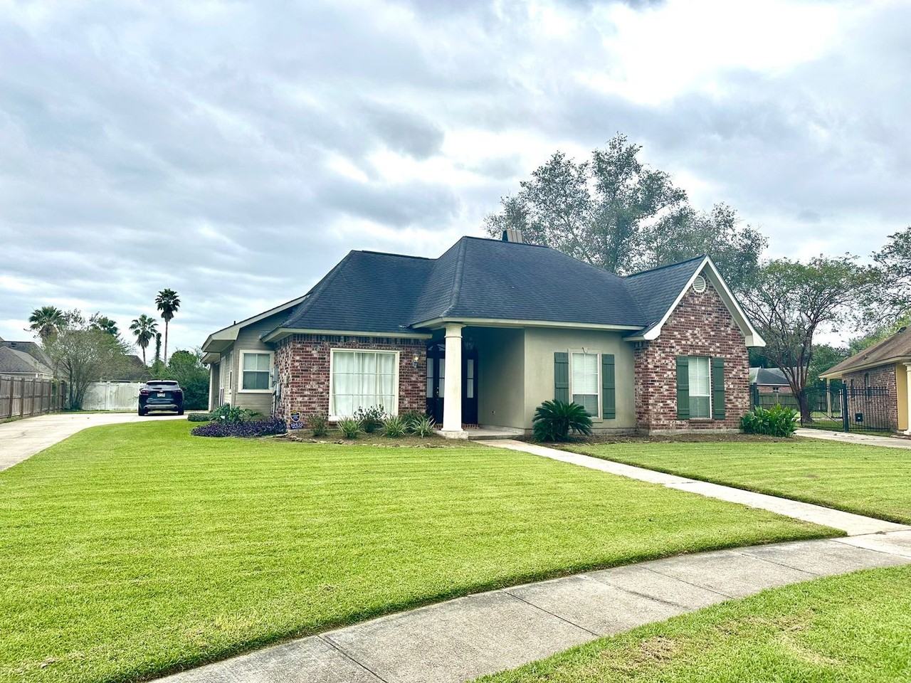 10630 Hilltree Dr - Photo 2 of 19