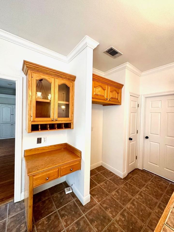 10630 Hilltree Dr - Photo 6 of 19