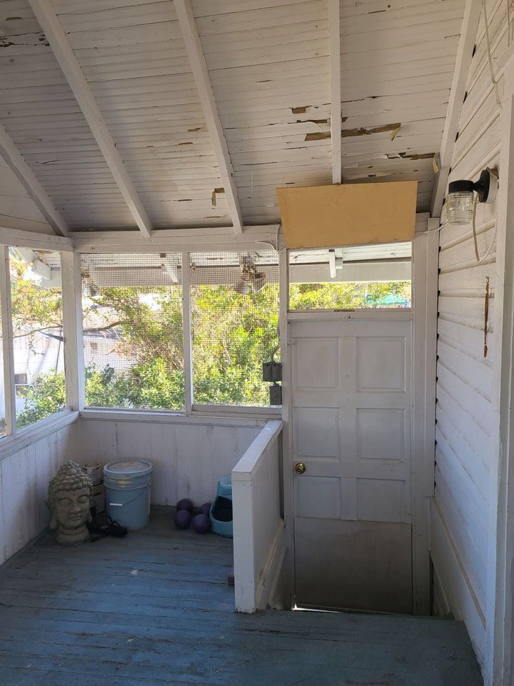 110 Rush St Uppr - Photo 3 of 16