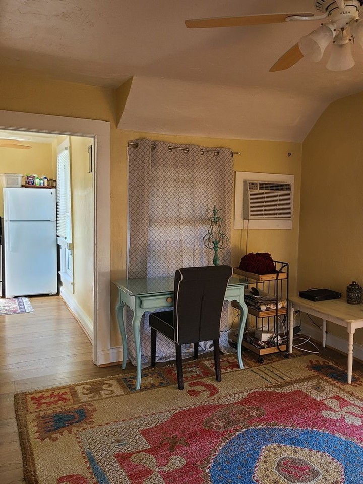 110 Rush St Uppr - Photo 5 of 16