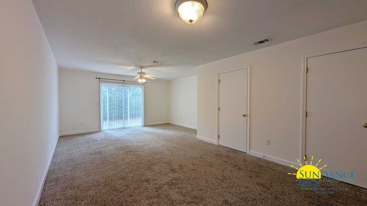 102 Duloft St - Photo 4 of 30