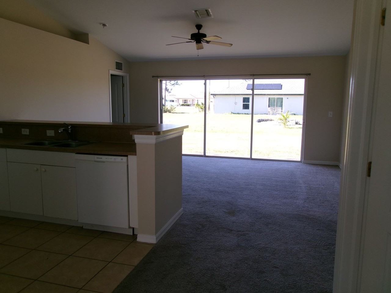 3716 Ne 11th Pl - Photo 3 of 7