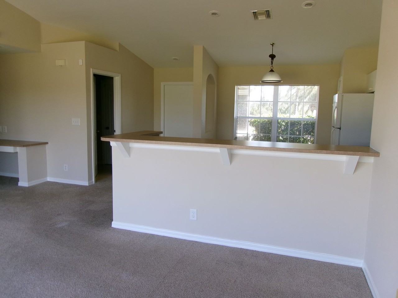 3716 Ne 11th Pl - Photo 6 of 7