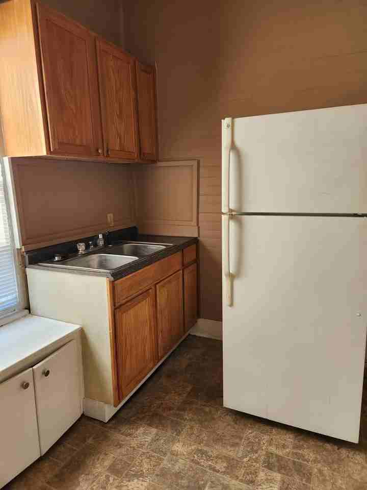 1016 Oak St - Photo 2 of 15