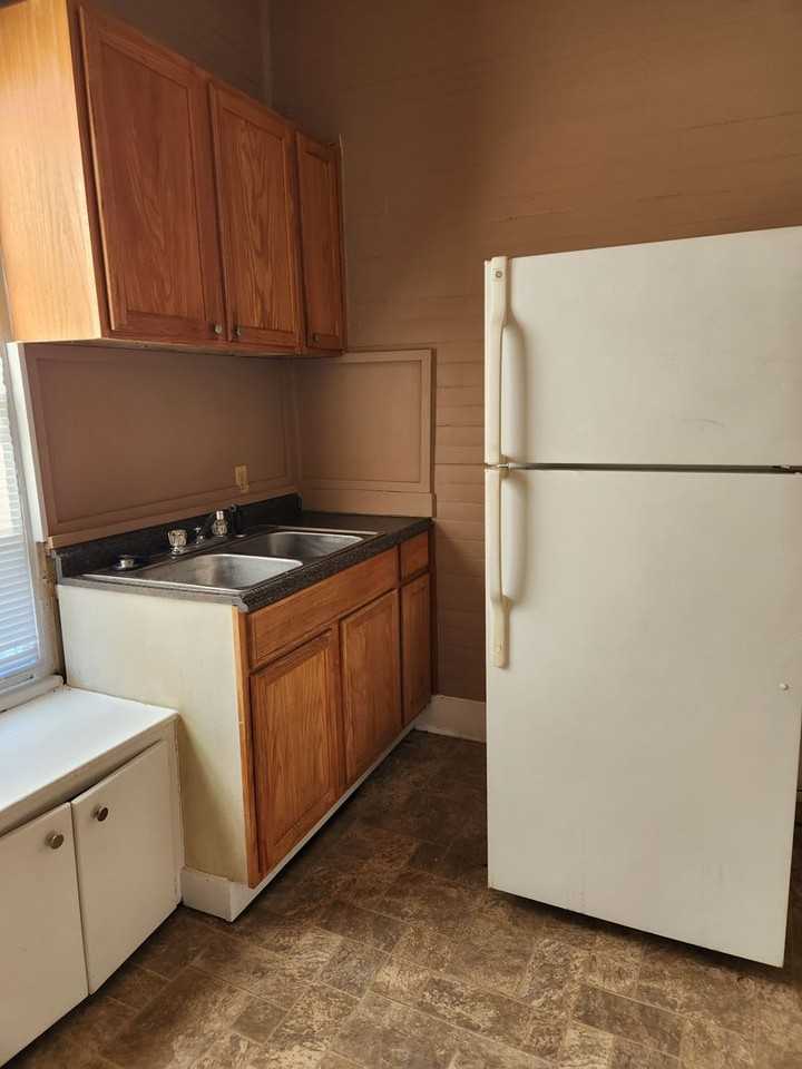 1016 Oak St - Photo 3 of 15