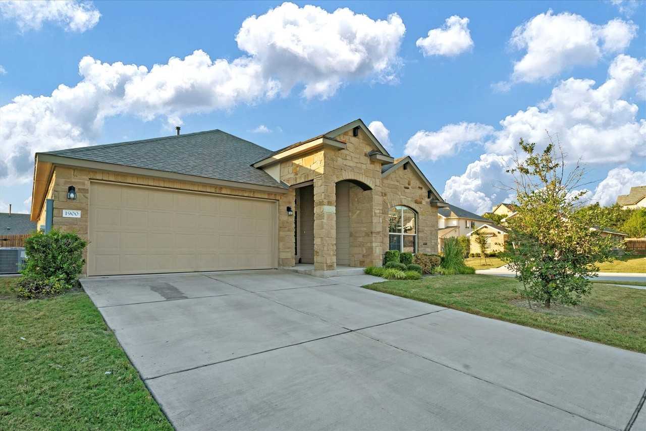 1900 Mexia Dr - Photo 2 of 21