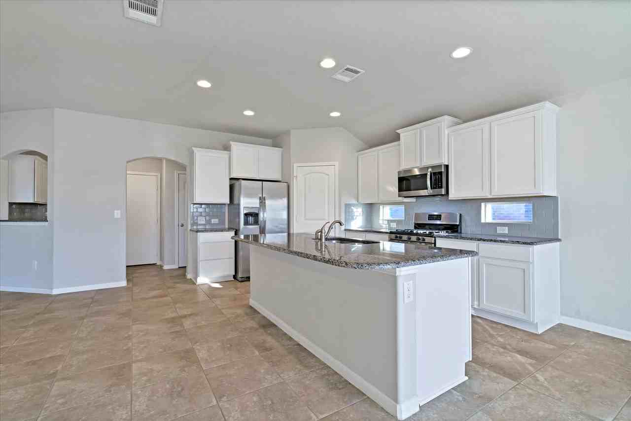 1900 Mexia Dr - Photo 5 of 21