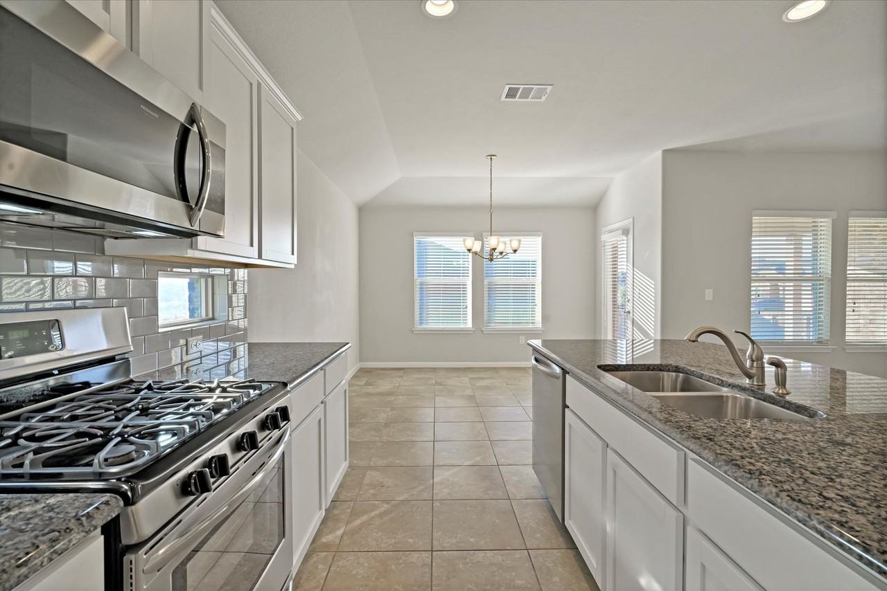 1900 Mexia Dr - Photo 3 of 21