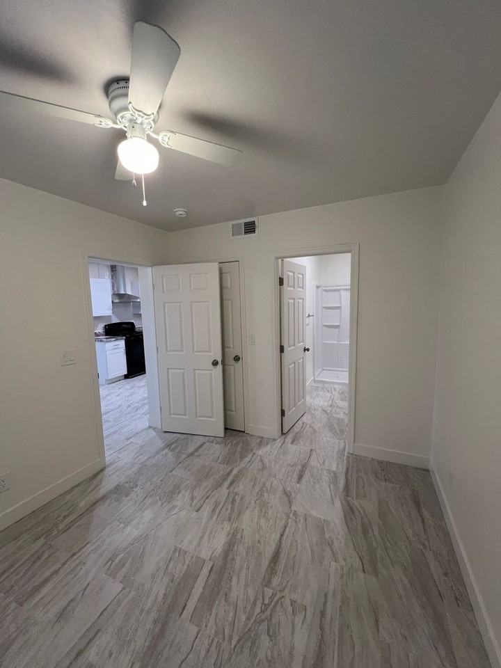 2206 S 5th Ave - Photo 4 of 7