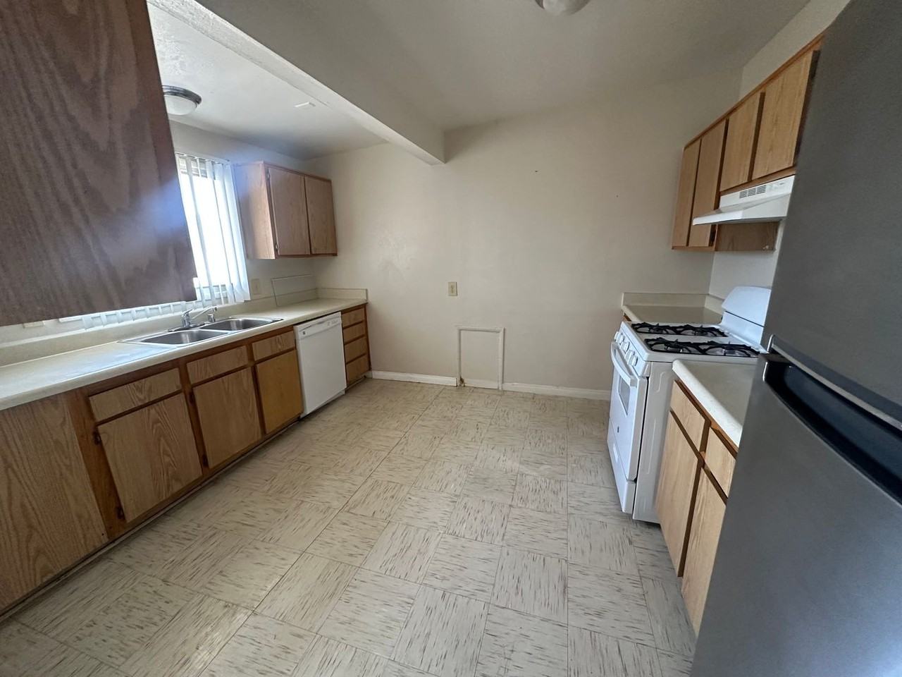 209 Sahara Dr - Photo 4 of 16