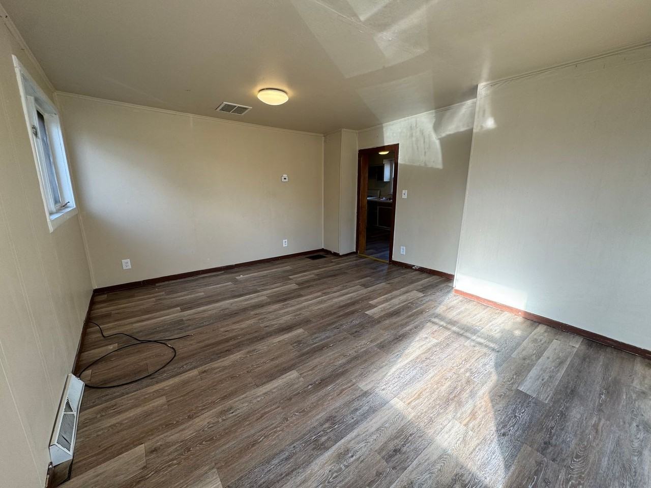 114 Fred St - Photo 4 of 17