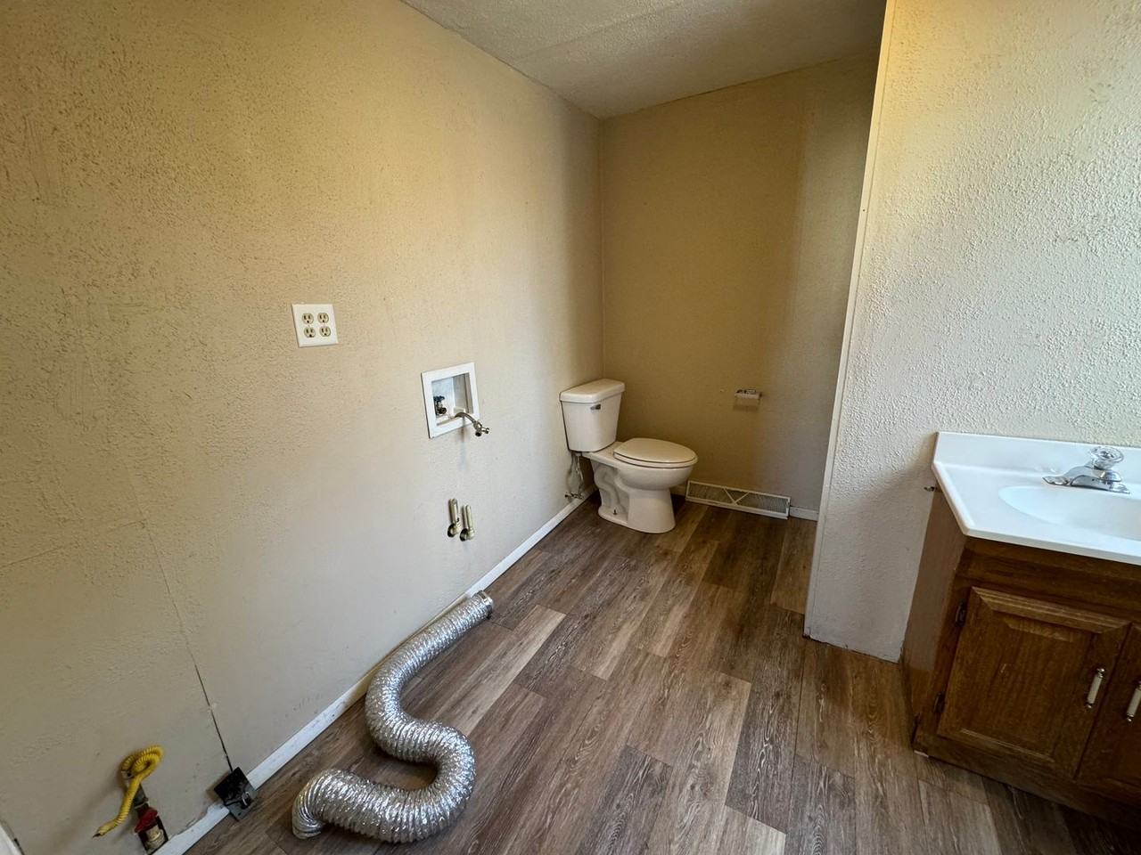 114 Fred St - Photo 6 of 17