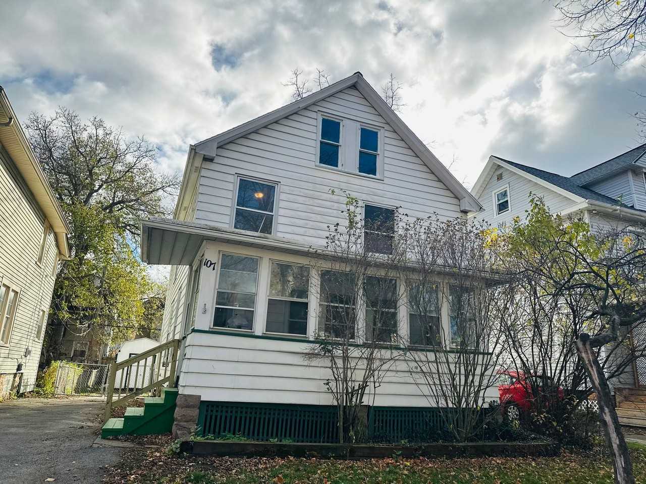 107 Bryan St - Photo 2 of 46