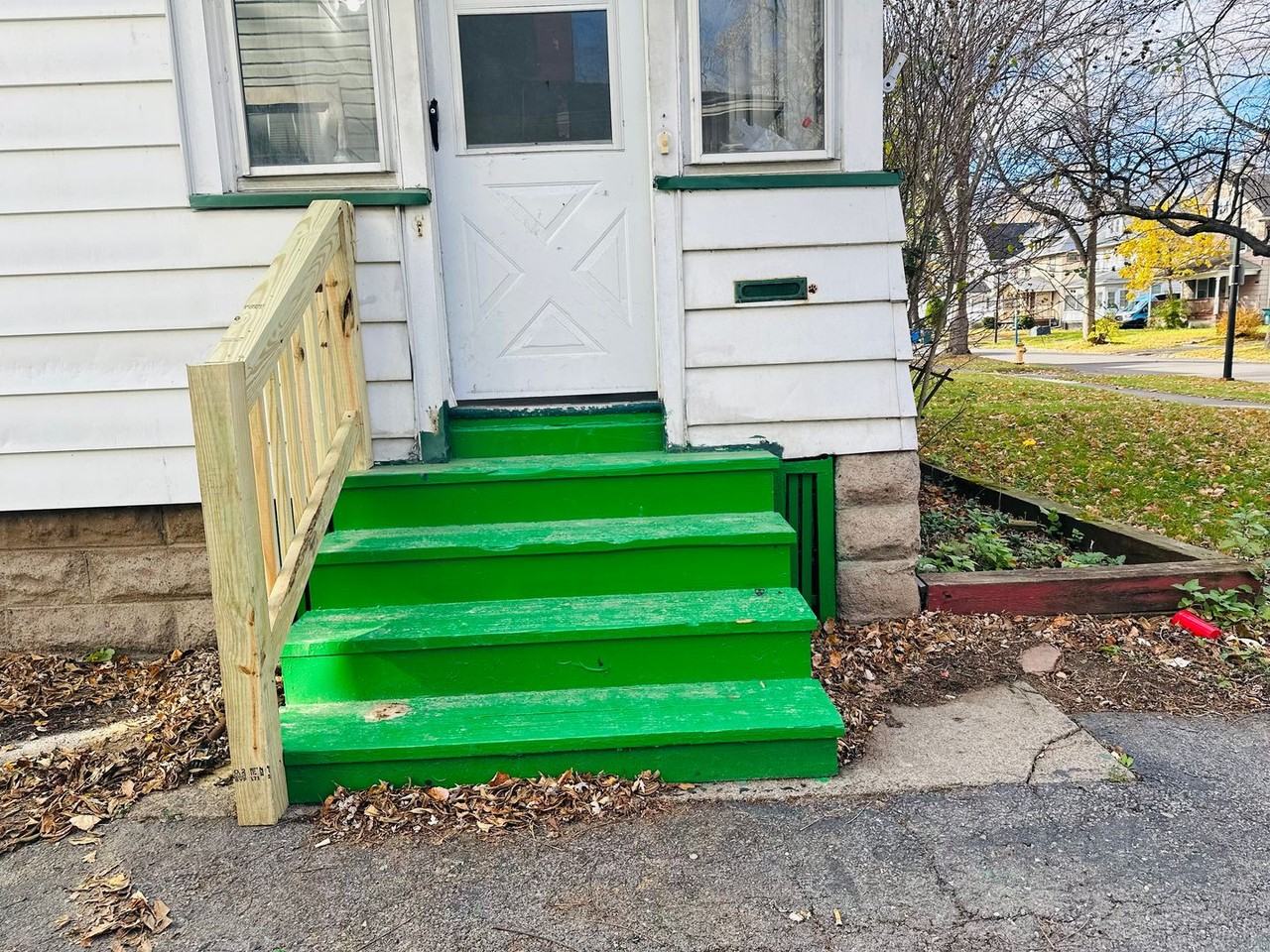 107 Bryan St - Photo 3 of 46