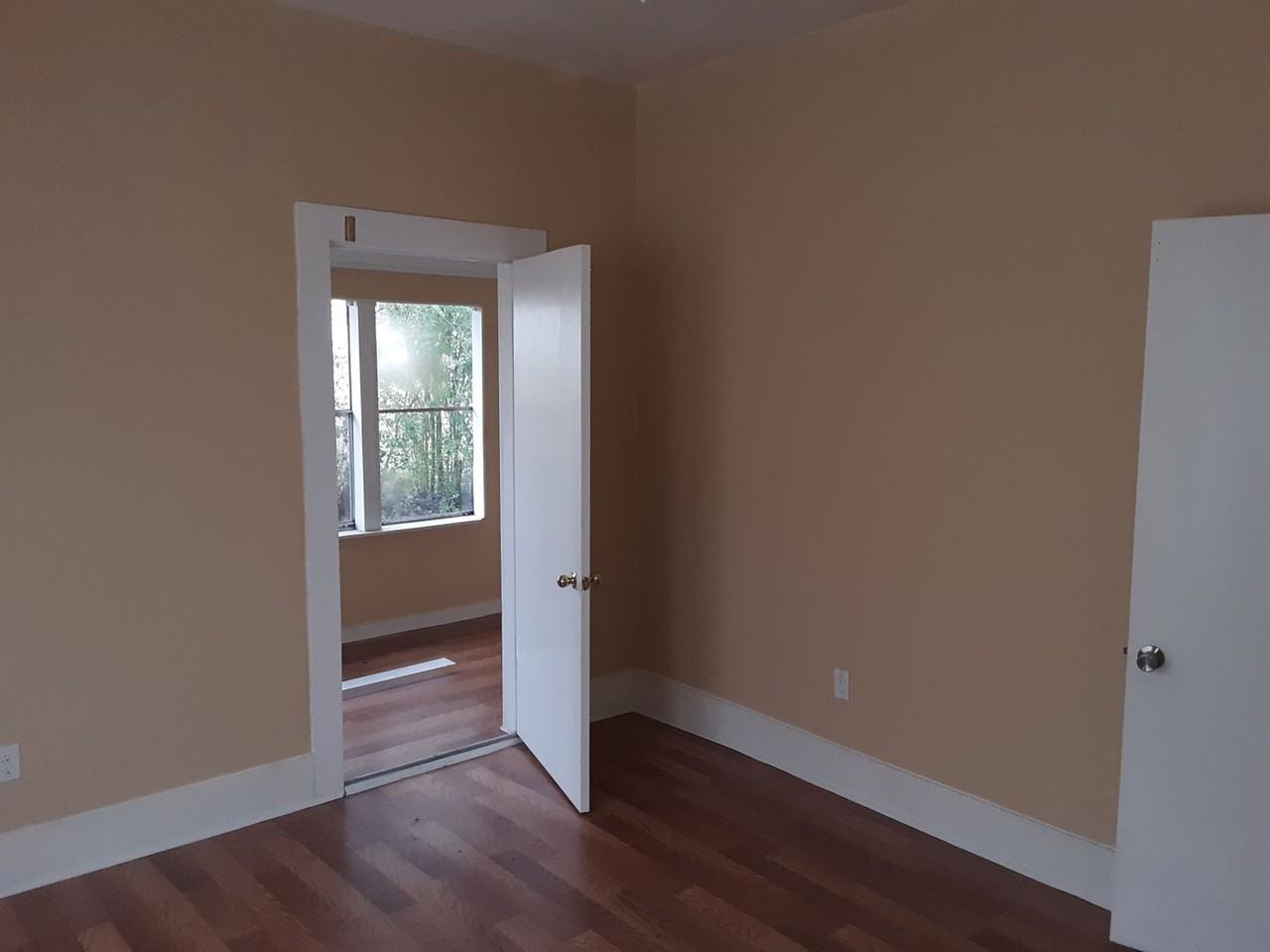 906 Holden Ave - Photo 3 of 24