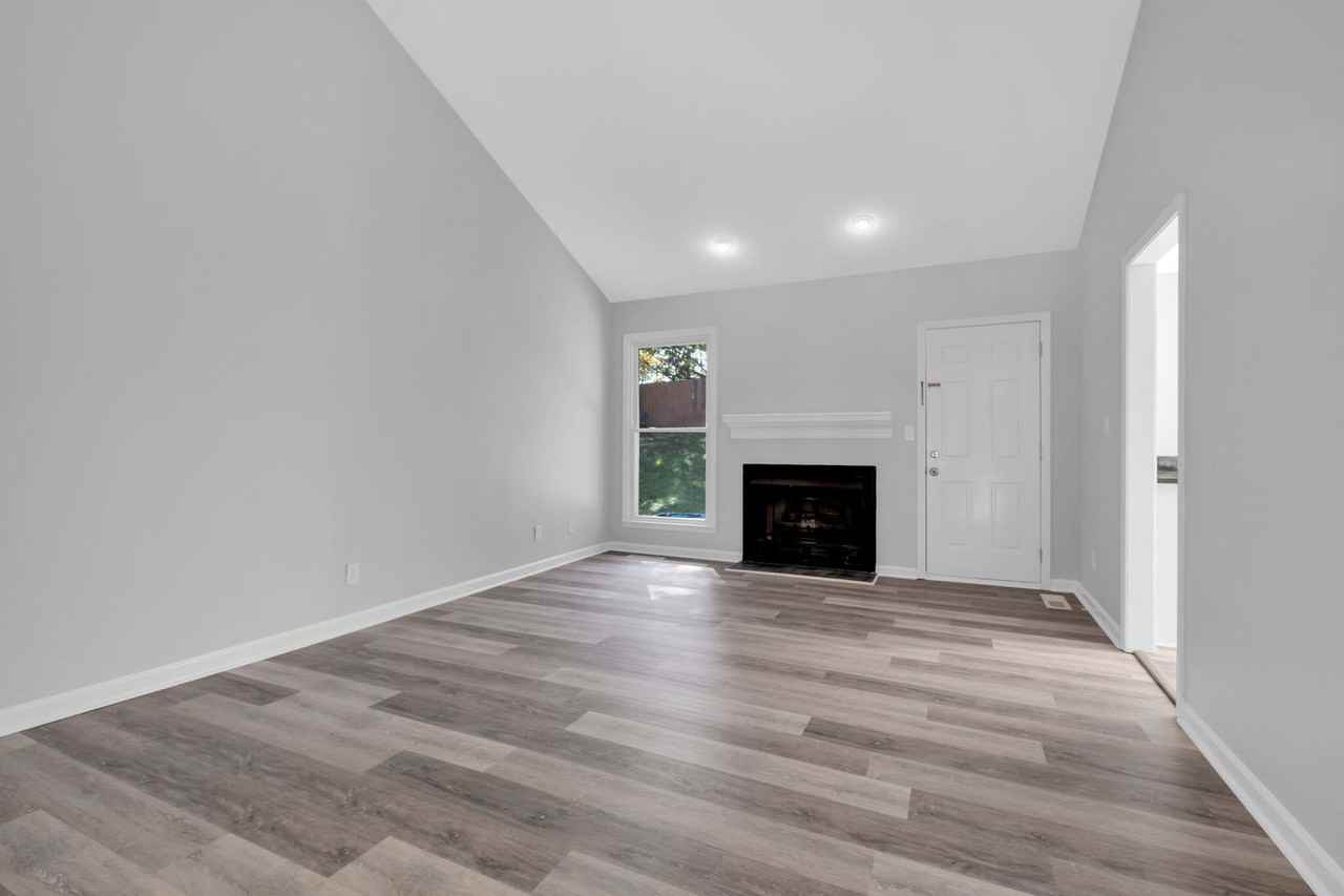 2270 Ermine Dr - Photo 6 of 31