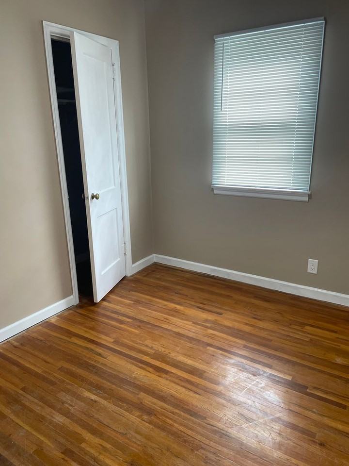 1218 N California Ave - Photo 3 of 8