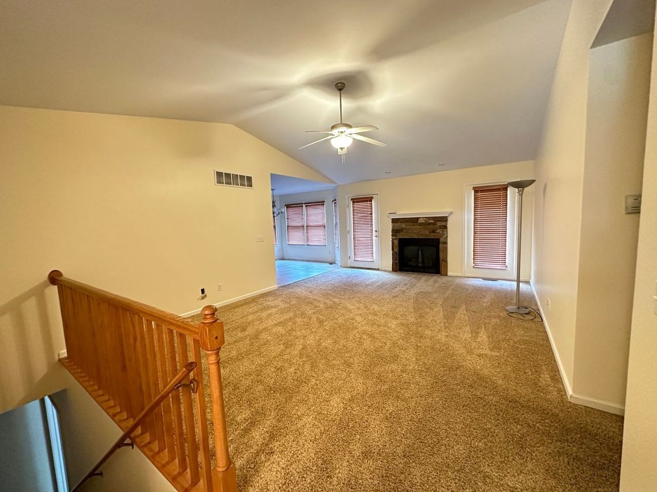 883 Meadows Dr - Photo 2 of 29