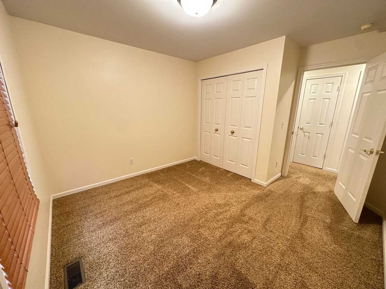 883 Meadows Dr - Photo 5 of 29