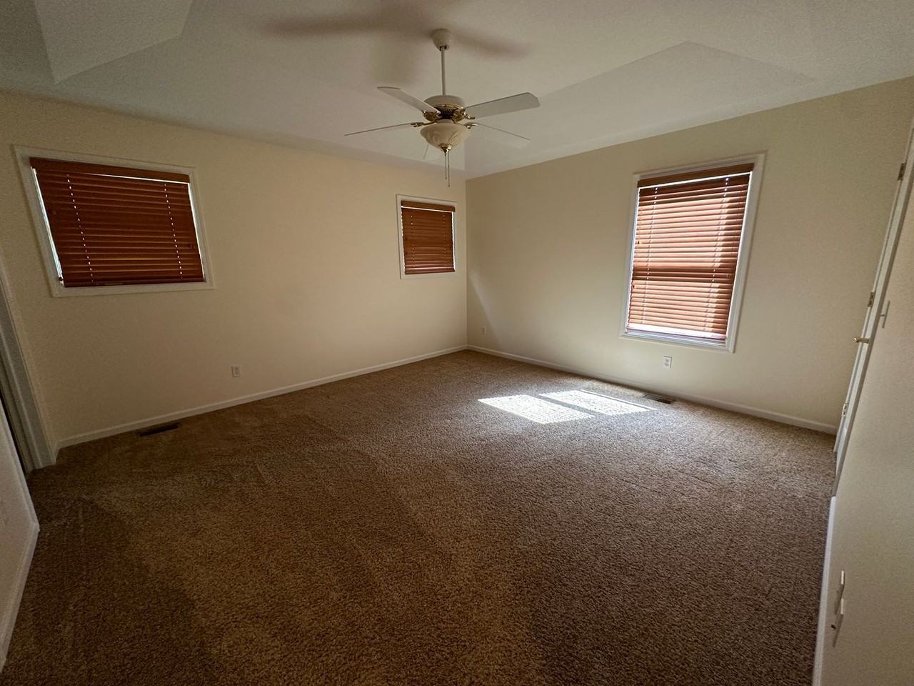 883 Meadows Dr - Photo 7 of 29