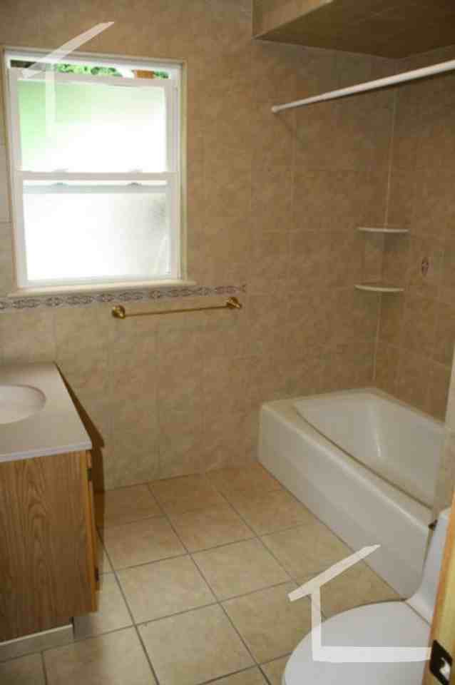 124 Columbia St - Photo 7 of 10