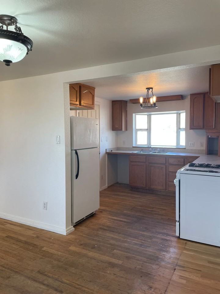 720 Stratton Dr - Photo 3 of 8