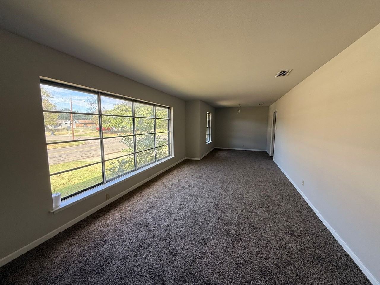 121 Faulkner Ln - Photo 2 of 14