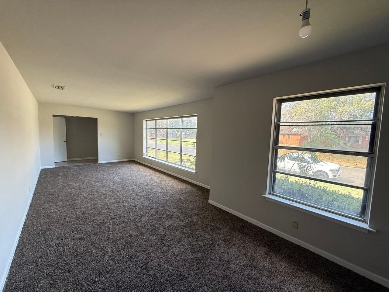 121 Faulkner Ln - Photo 3 of 14