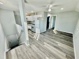 featured image of 542 E Locust St #C