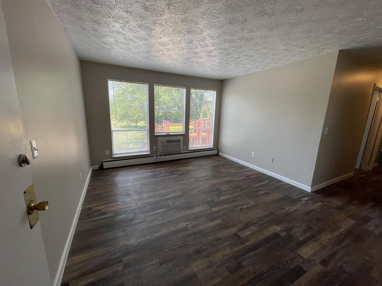 Paddock Road 4591 - 45229 - Photo 3 of 32