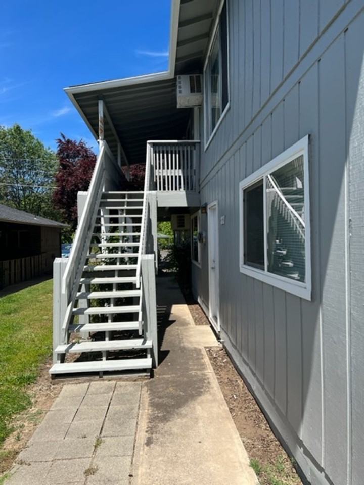 315-319 1/2 SHASTA - Photo 2 of 16