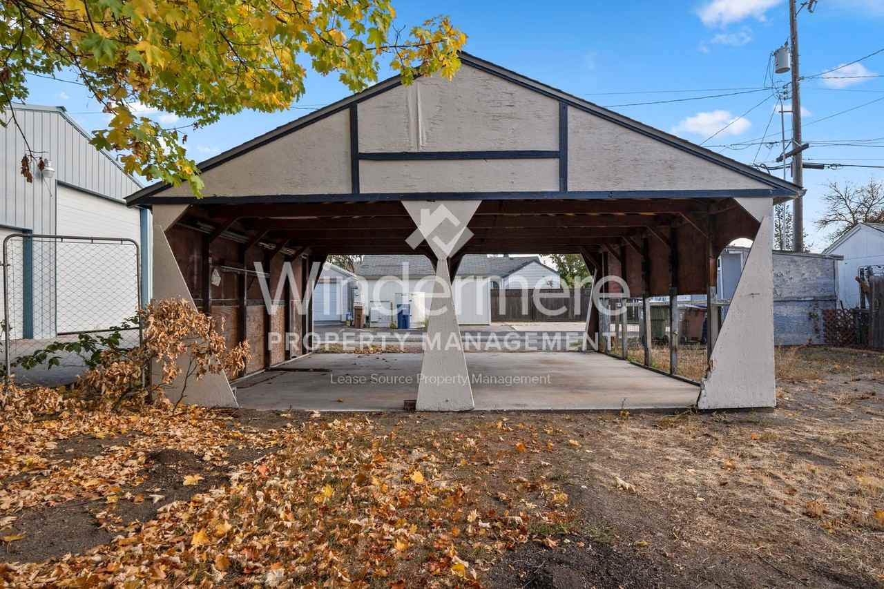 5308 N Hawthorne St - Photo 3 of 31