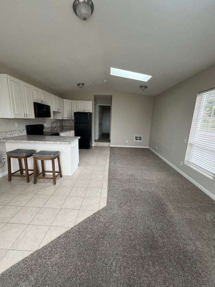 3323 Lindberg Ave - Photo 3 of 12