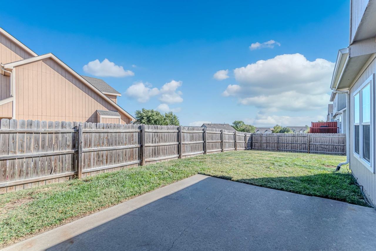 1728 Lydia Ln - Photo 6 of 38