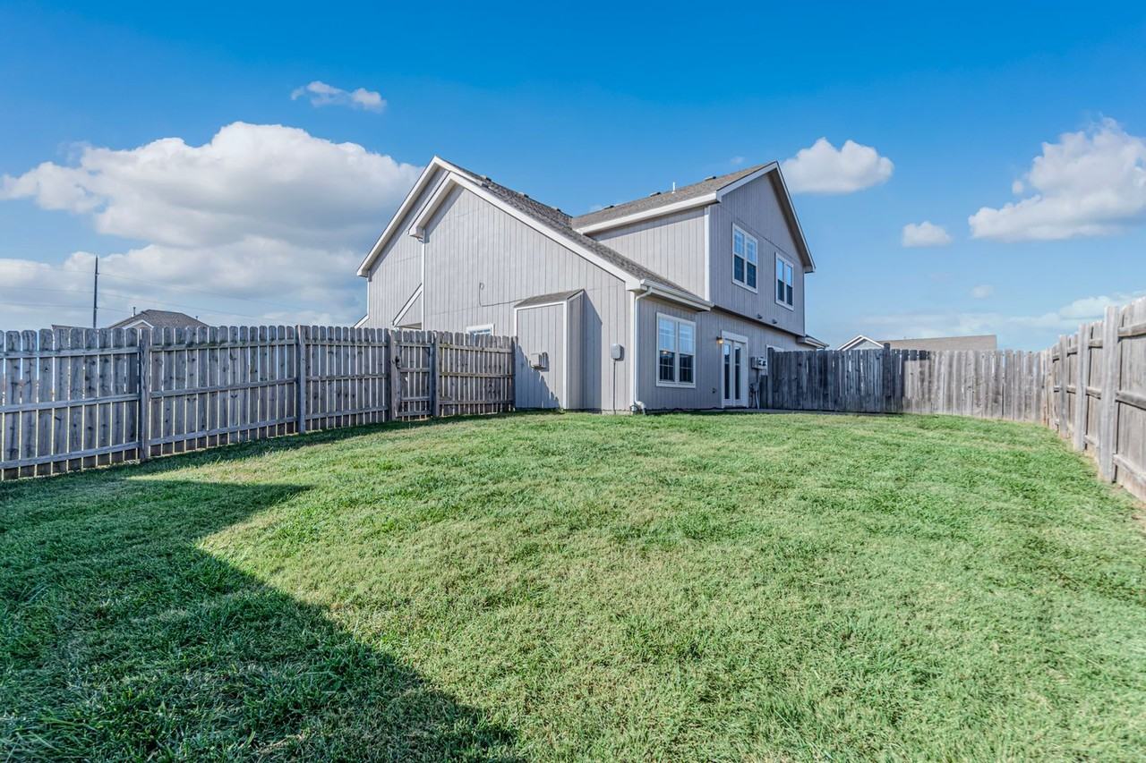 1728 Lydia Ln - Photo 7 of 38