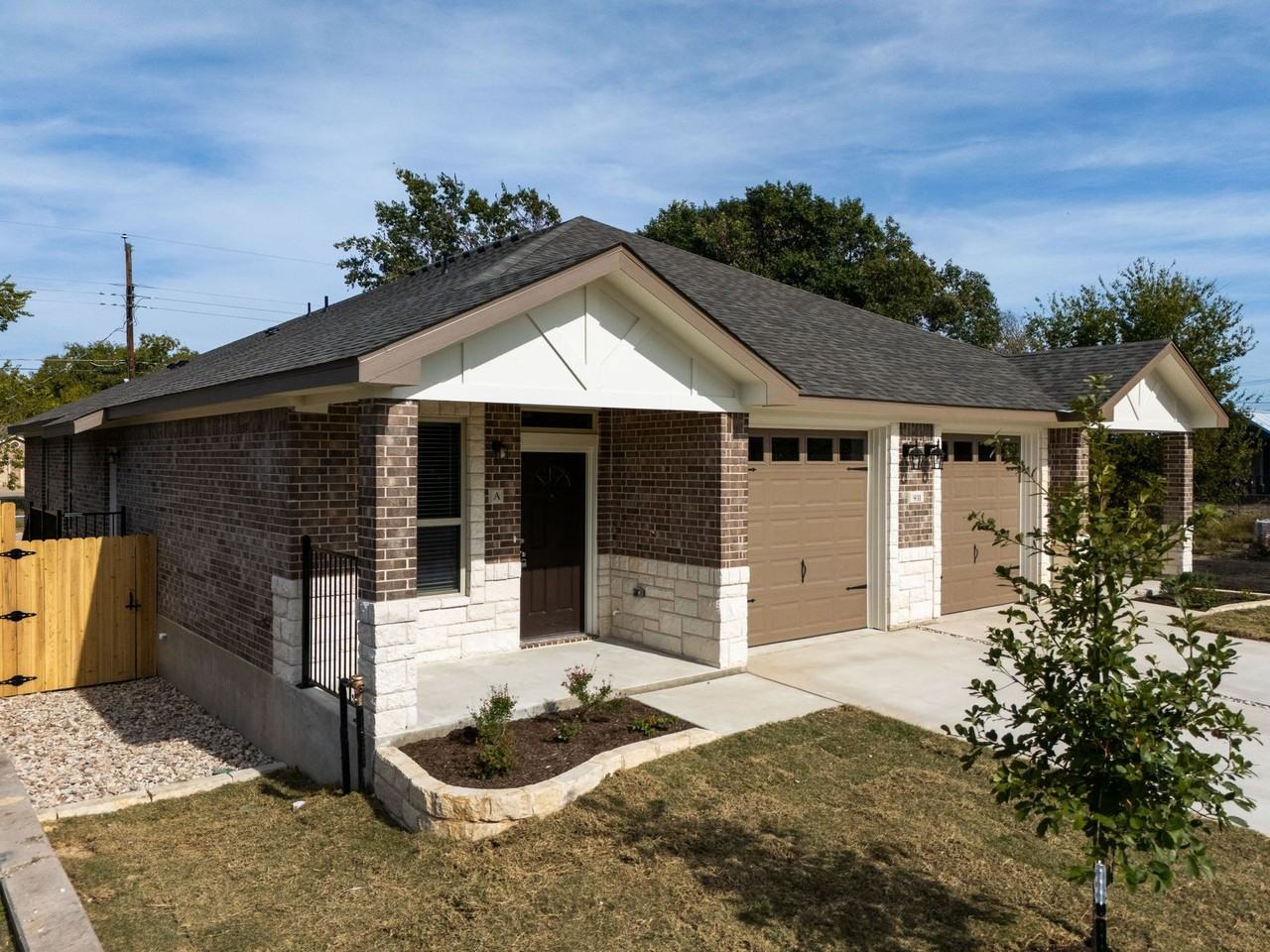 931 Pinewood Drive - Photo 2 of 20