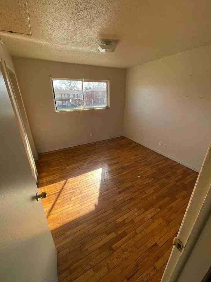 15111 Greenfield Road - Photo 4 of 6