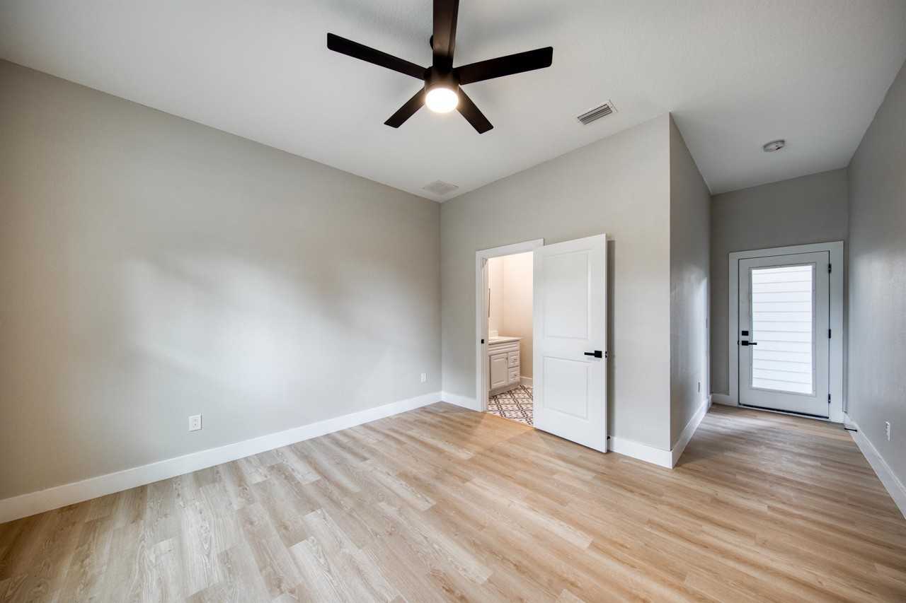 4338 1/2 15th St N #B - Photo 2 of 6