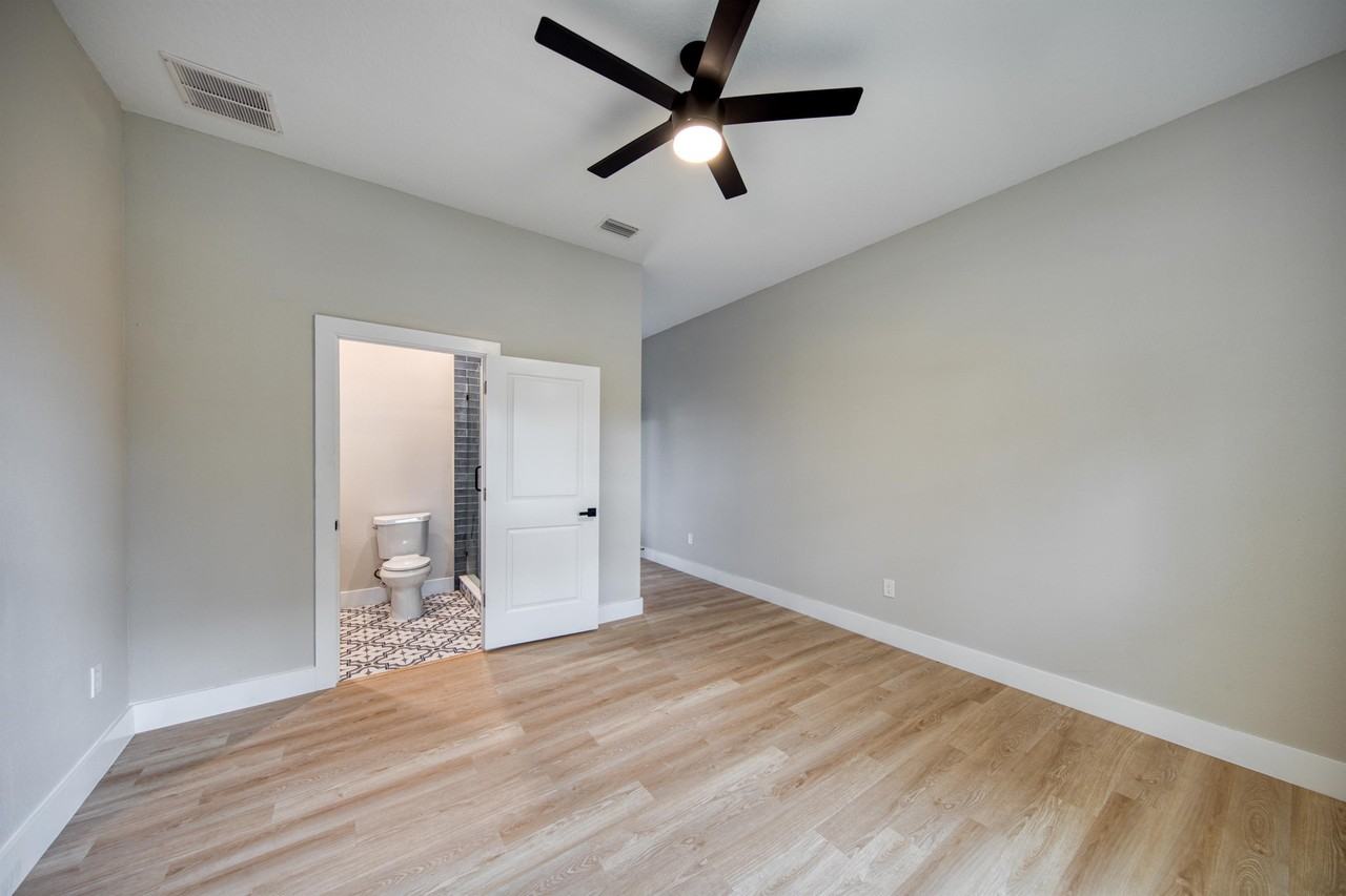 4338 1/2 15th St N #B - Photo 3 of 6