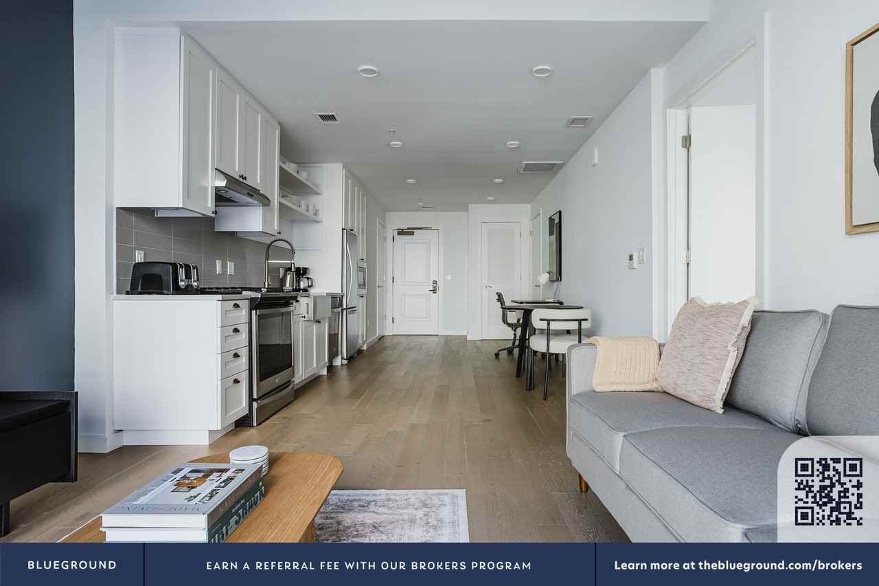 3 Tingey Square Southeast - Photo 5 of 51