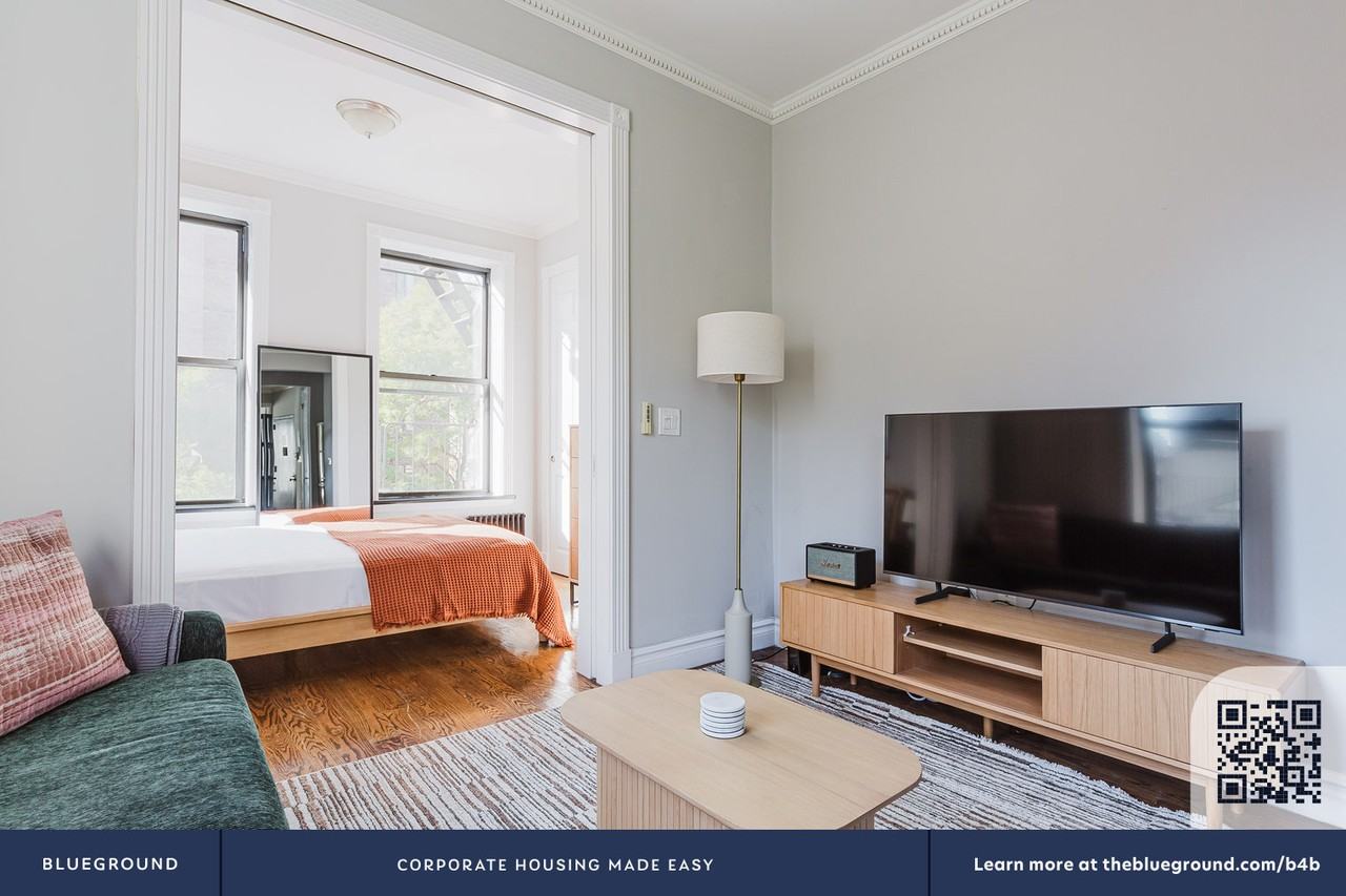 309 East 8th Street - Photo 6 of 23