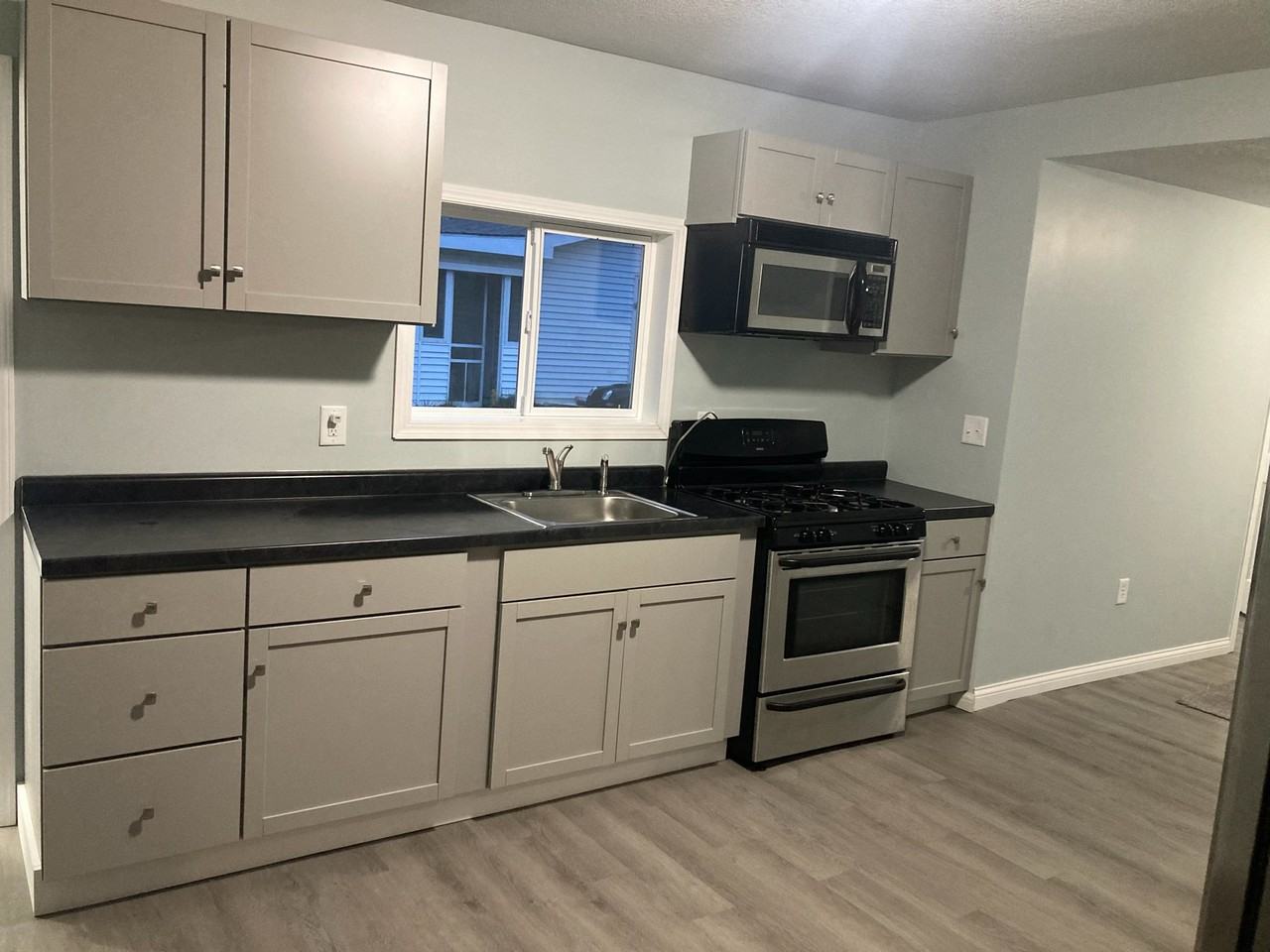 760 Eagle St - Photo 5 of 15