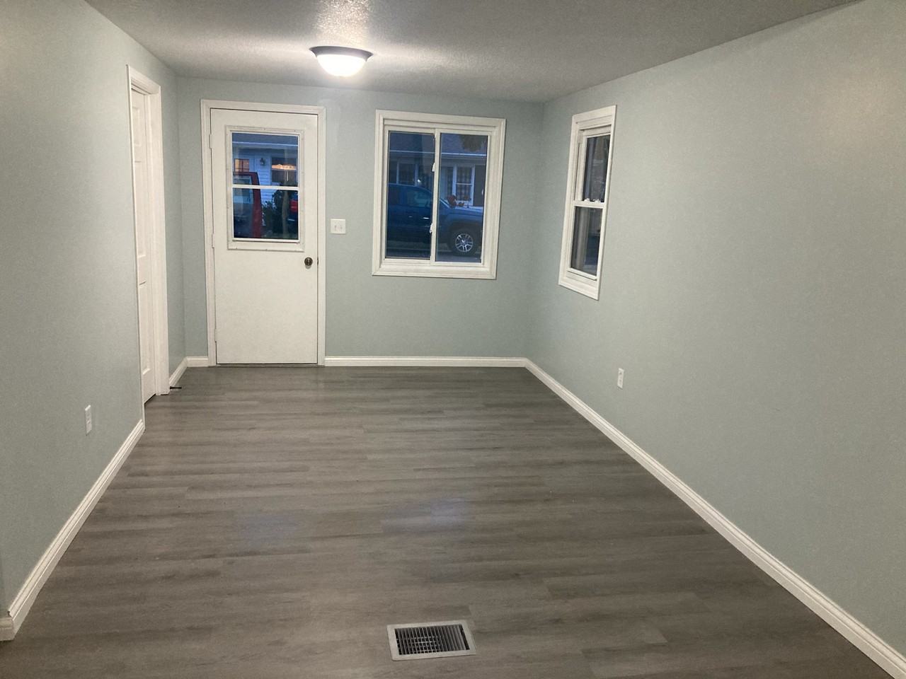 760 Eagle St - Photo 6 of 15