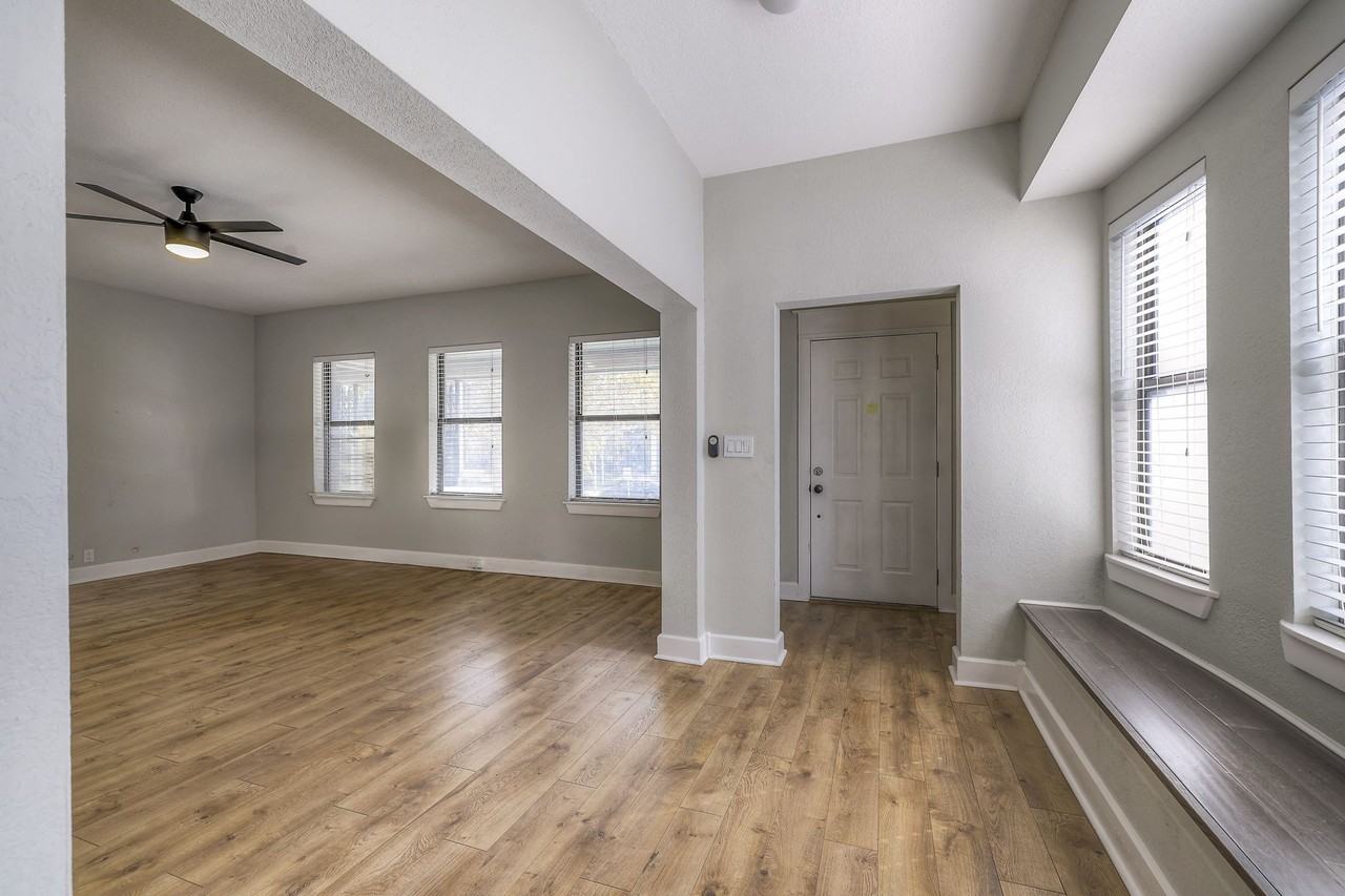 222 W Armour Blvd #2 - Photo 2 of 19