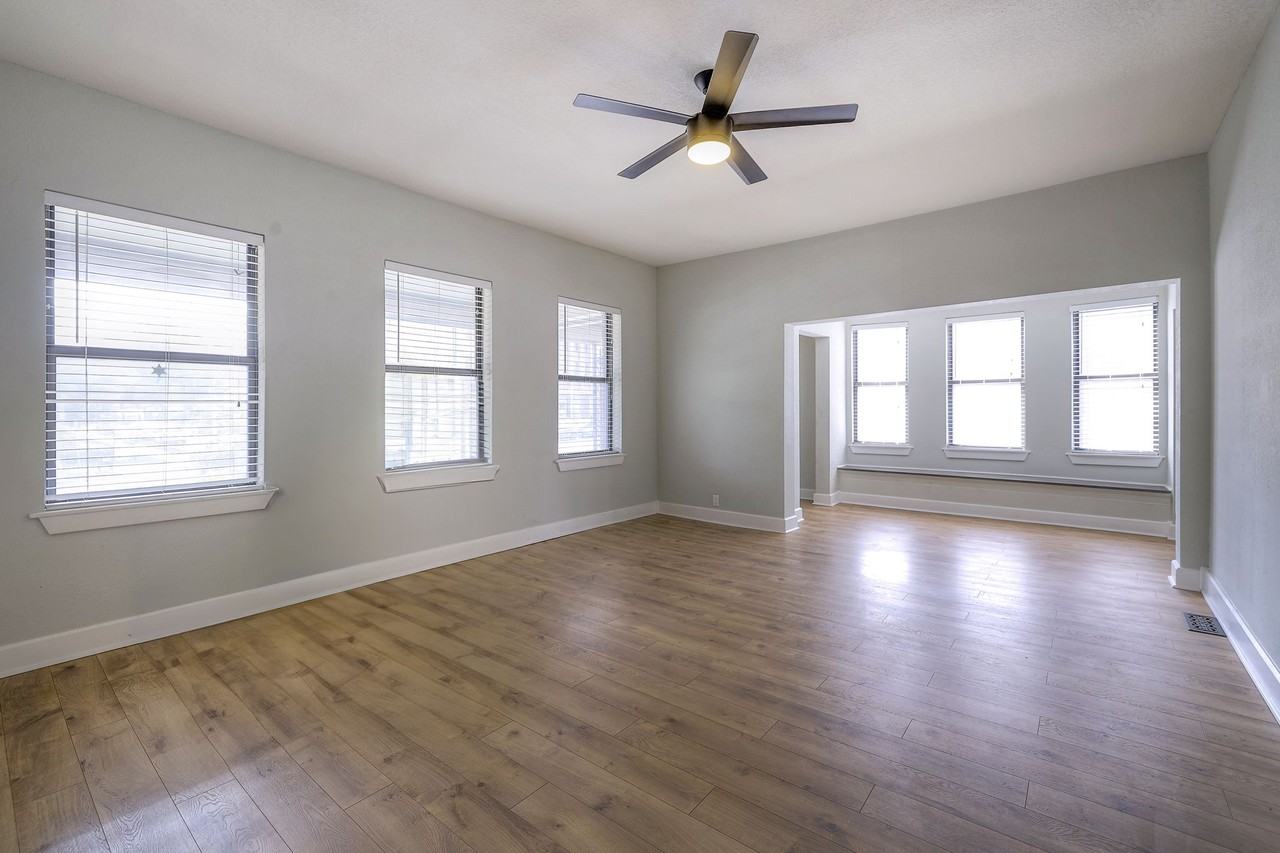 222 W Armour Blvd #2 - Photo 3 of 19