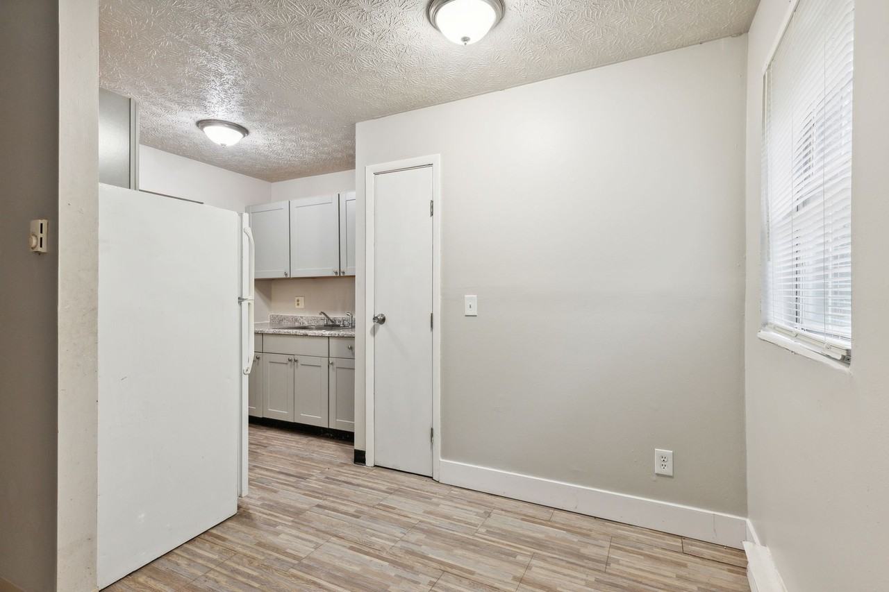 2291-2299 Wyoming Ave - Photo 7 of 11