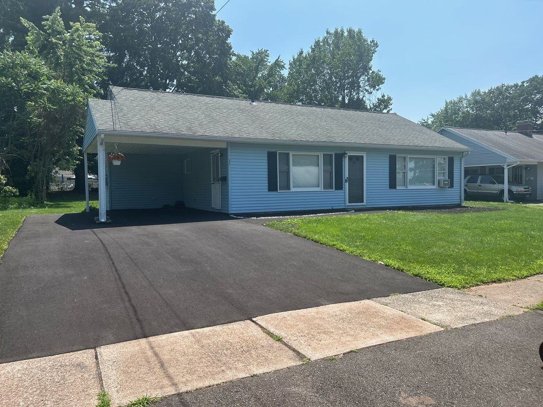 33 Manor Cir - Photo 2 of 13