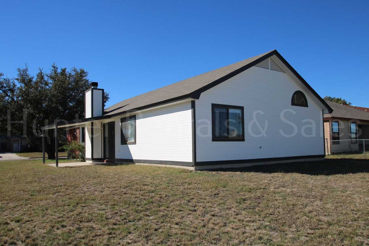 302 Bronc Dr - Photo 4 of 24